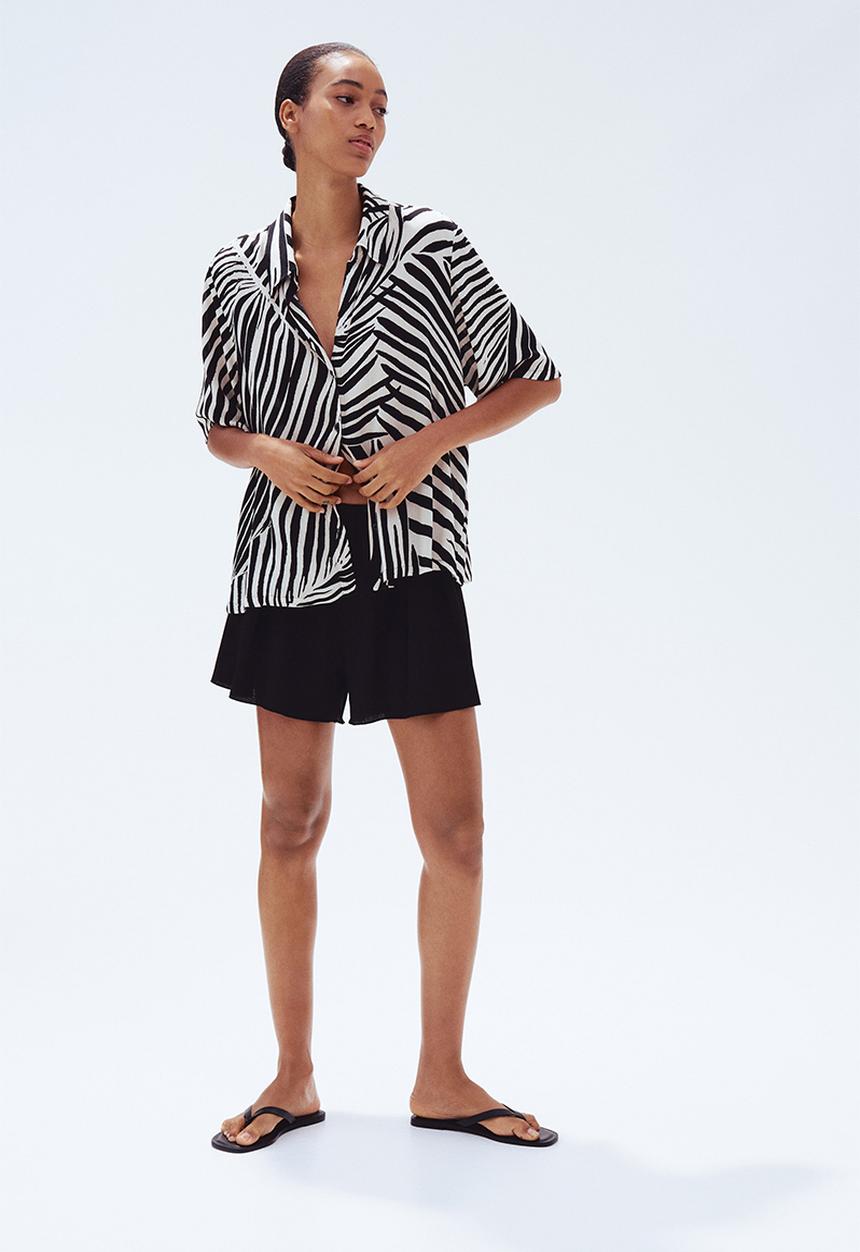 H&M - Crinkled jersey shorts - black