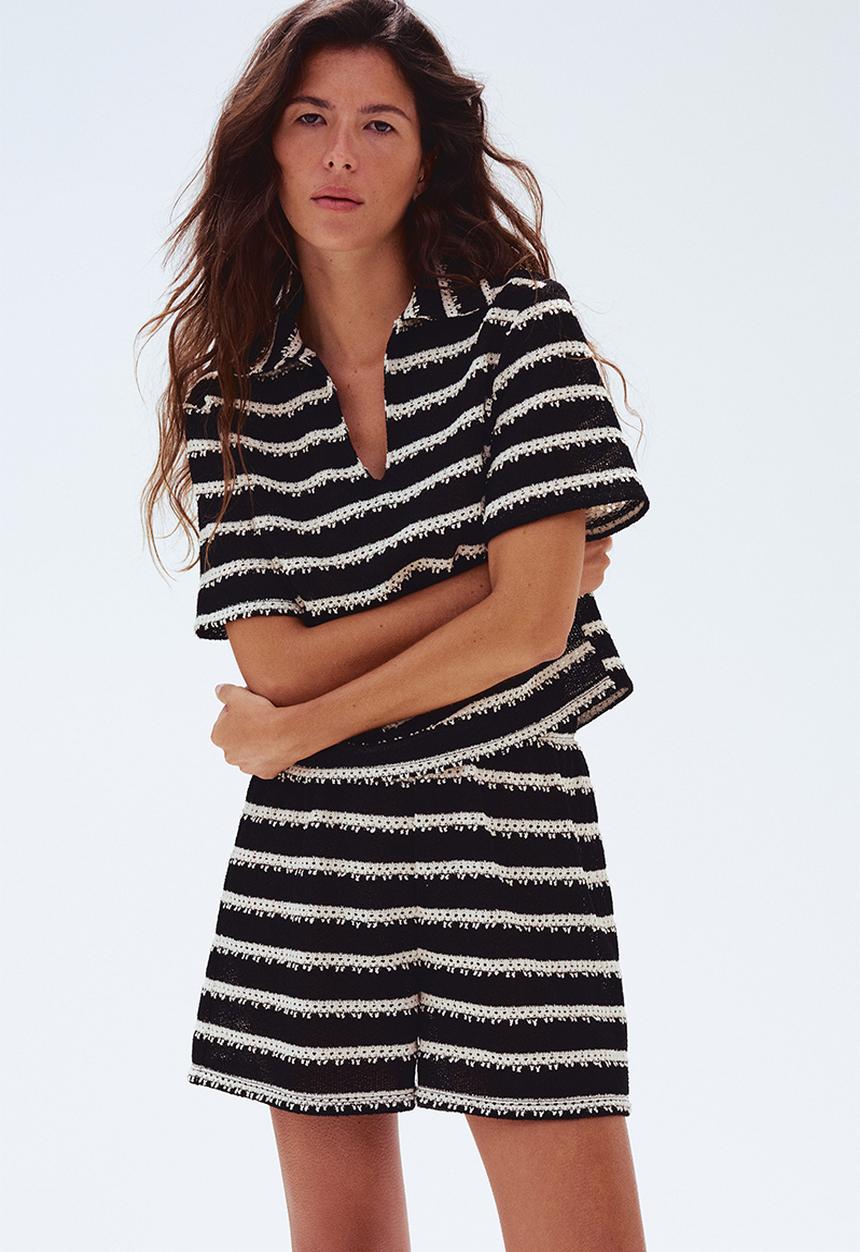 H&M - Collared knitted top - black striped