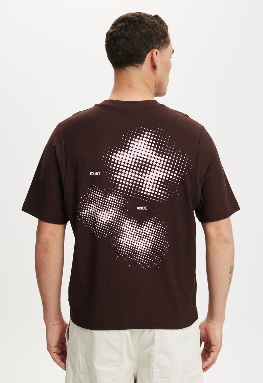 Cotton On - Cropped Fit Graphic T-Shirt - Dark Oak/Existance