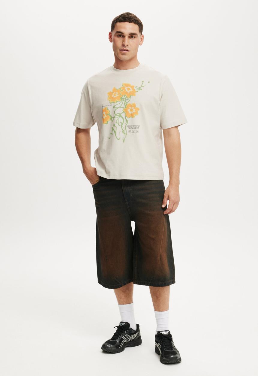 Cotton On - Cropped Fit Graphic T-Shirt - Sand Dune/Dreams