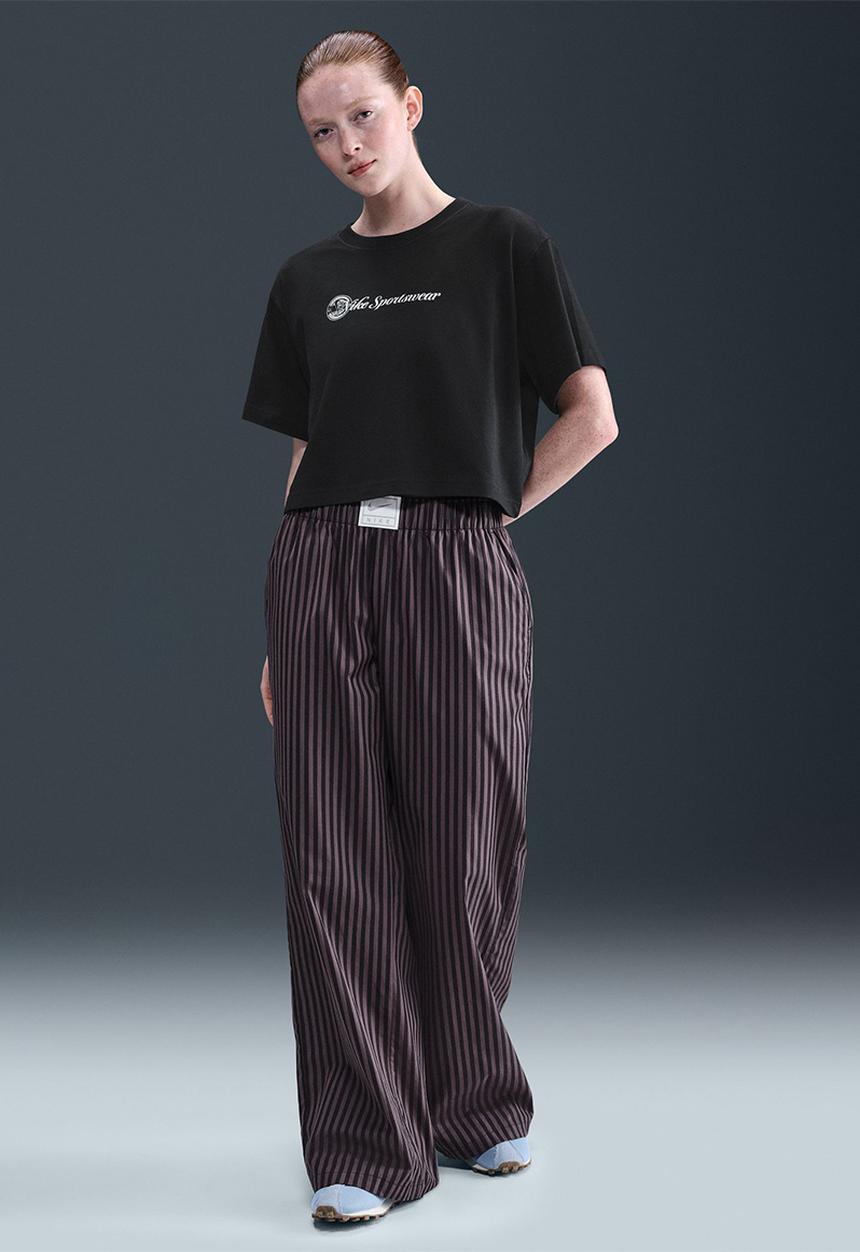 Nike - Crop Short-Sleeve T-Shirt - Black