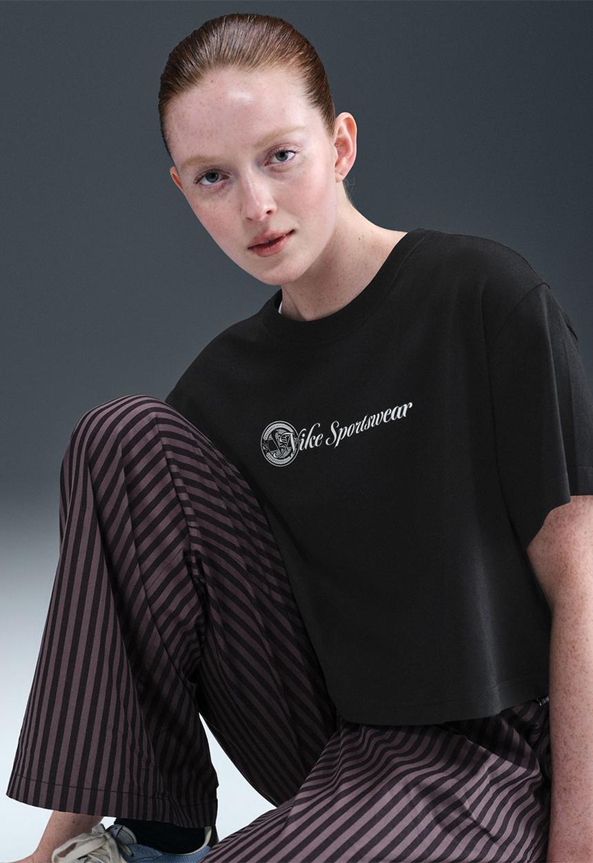 Nike - Crop Short-Sleeve T-Shirt - Black