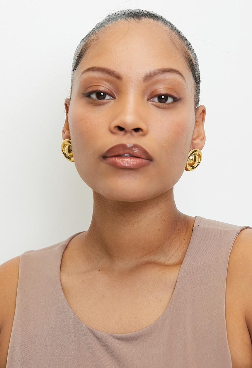 Tessa Design - Indira round studded earrings - gold