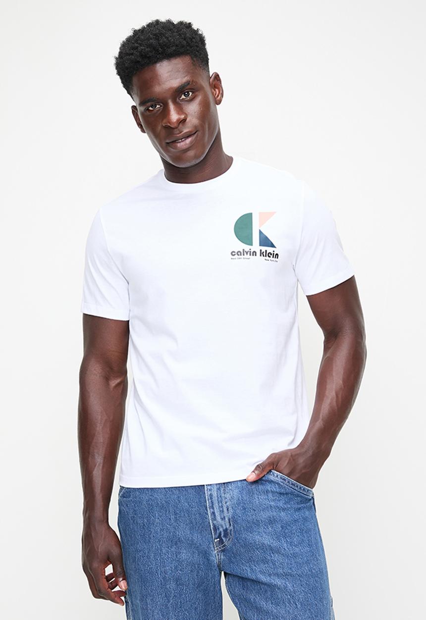 Calvin Klein - Ss 30S Eu Ck Bh Logo Graphic Tee - Brilliant White