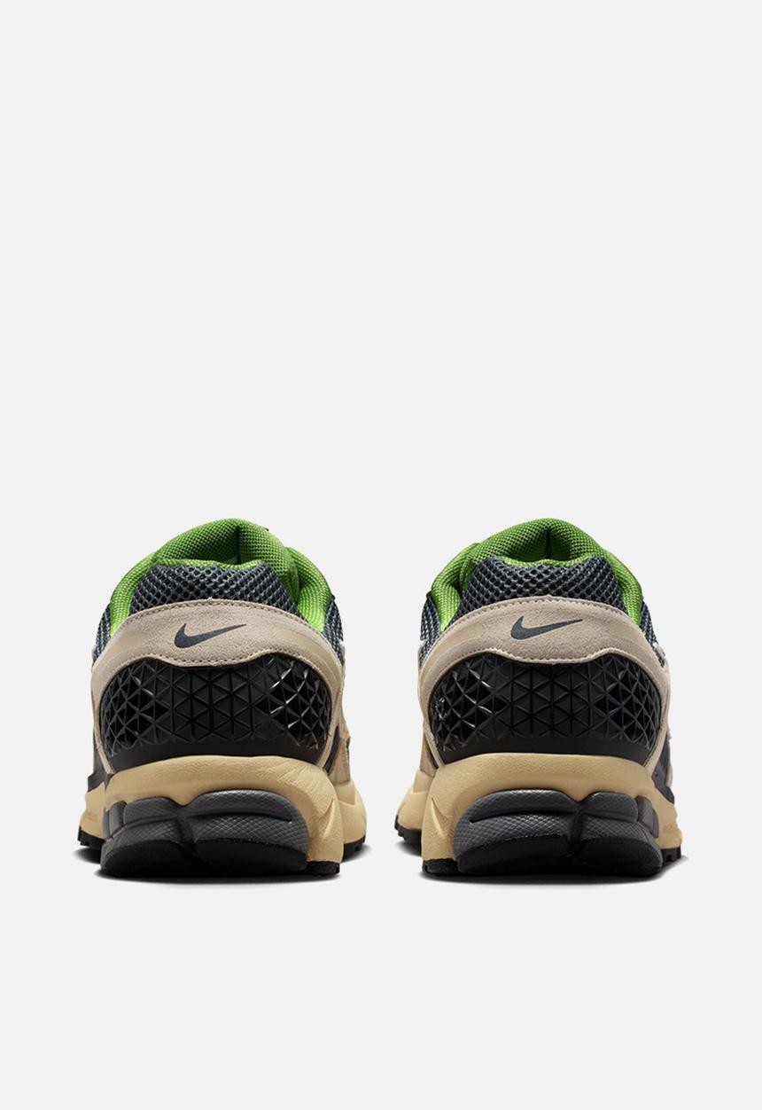 Nike - Zoom Vomero 5
