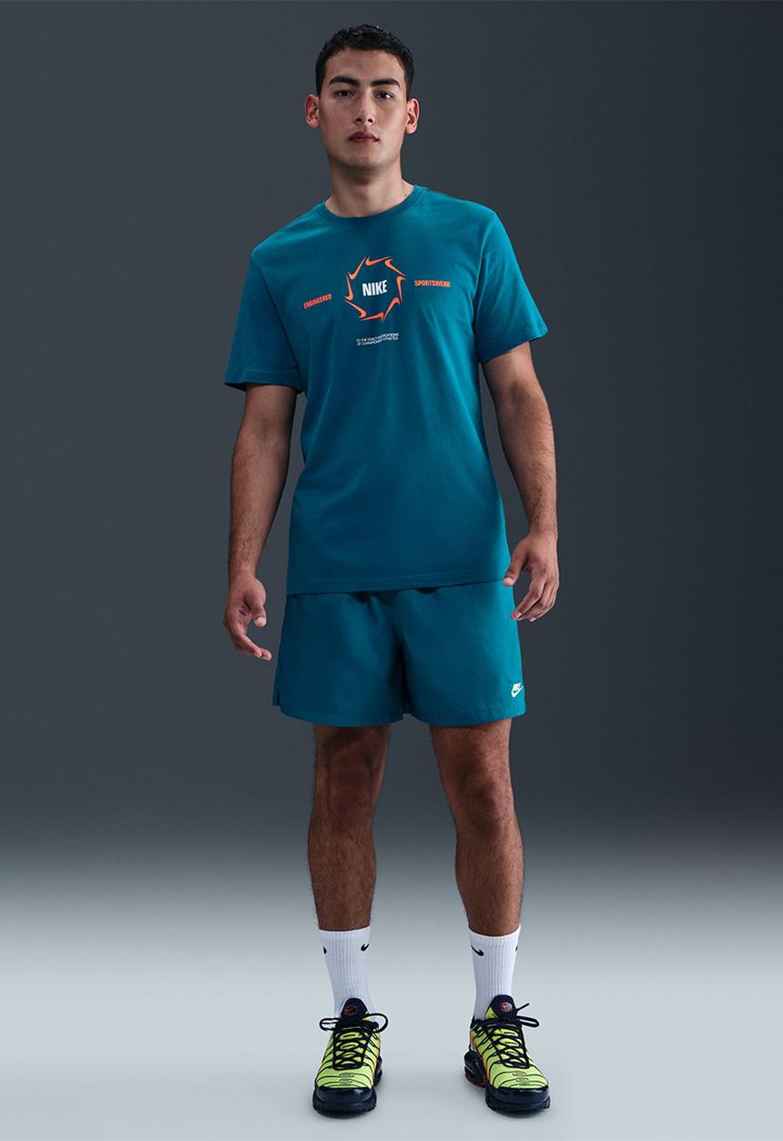 Nike - NSW  Swoosh  Dan Graphic Tee  - Green Abyss