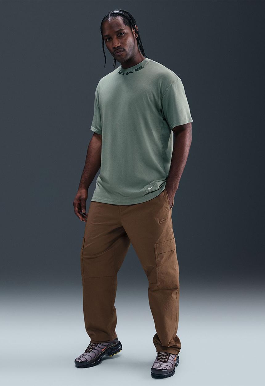Nike - NSW OC  Collar Print Tee  - Clay Green