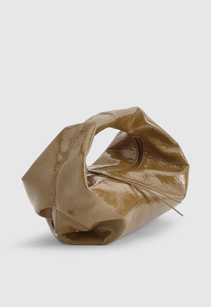 boohoo - Textured patent slouchy grab bag - tan