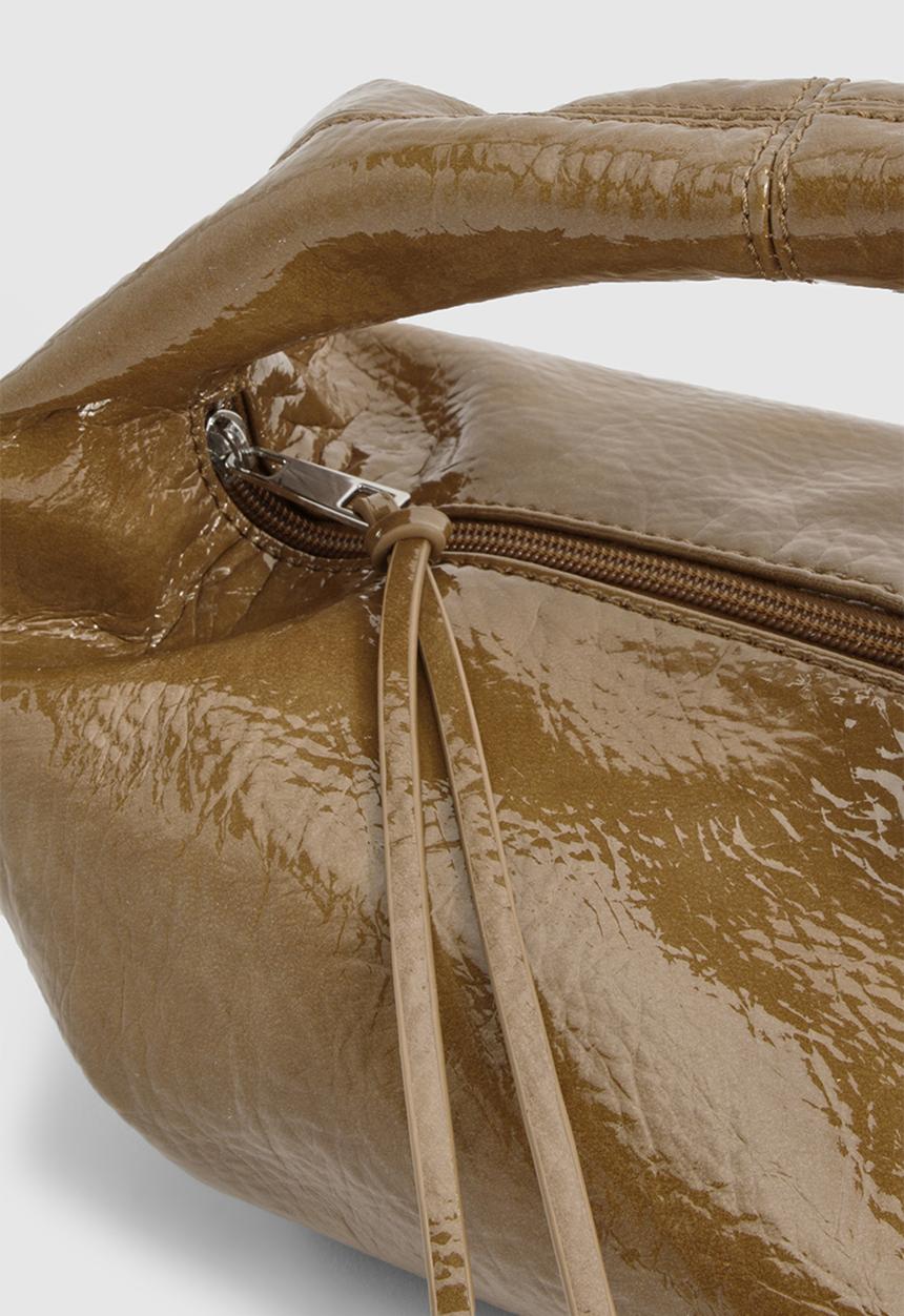 boohoo - Textured patent slouchy grab bag - tan