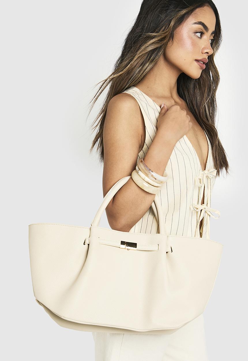 boohoo - Clasp detail textured pu tote bag - cream