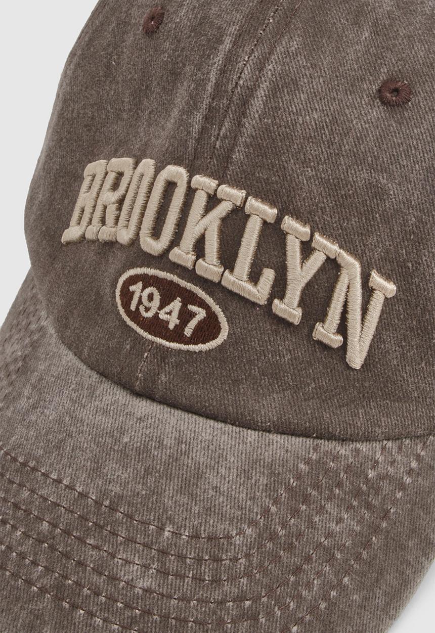 boohoo - Acid wash slogan cap - chocolate