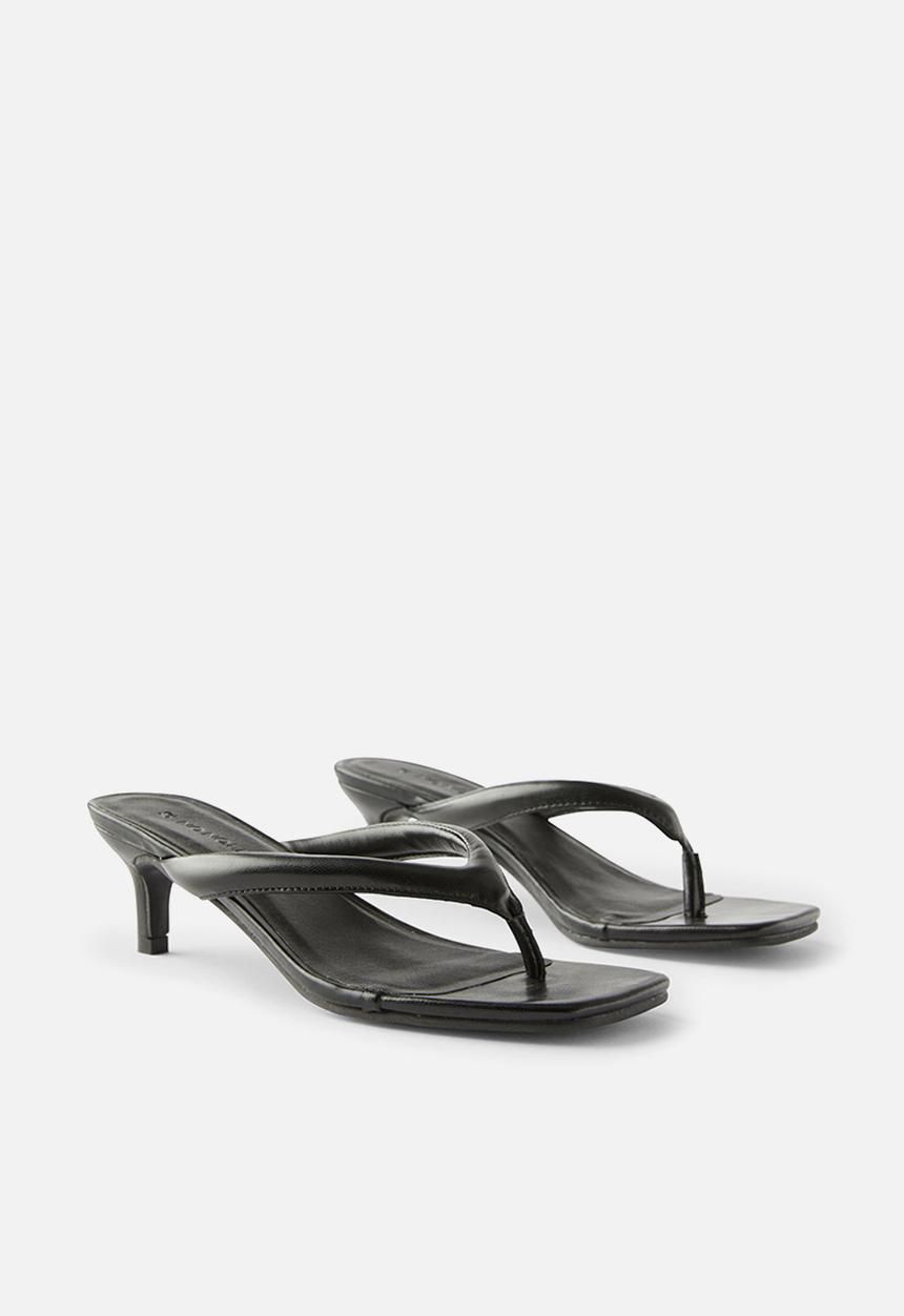 Cotton On - Eve flip flop kitten heel - black puffy