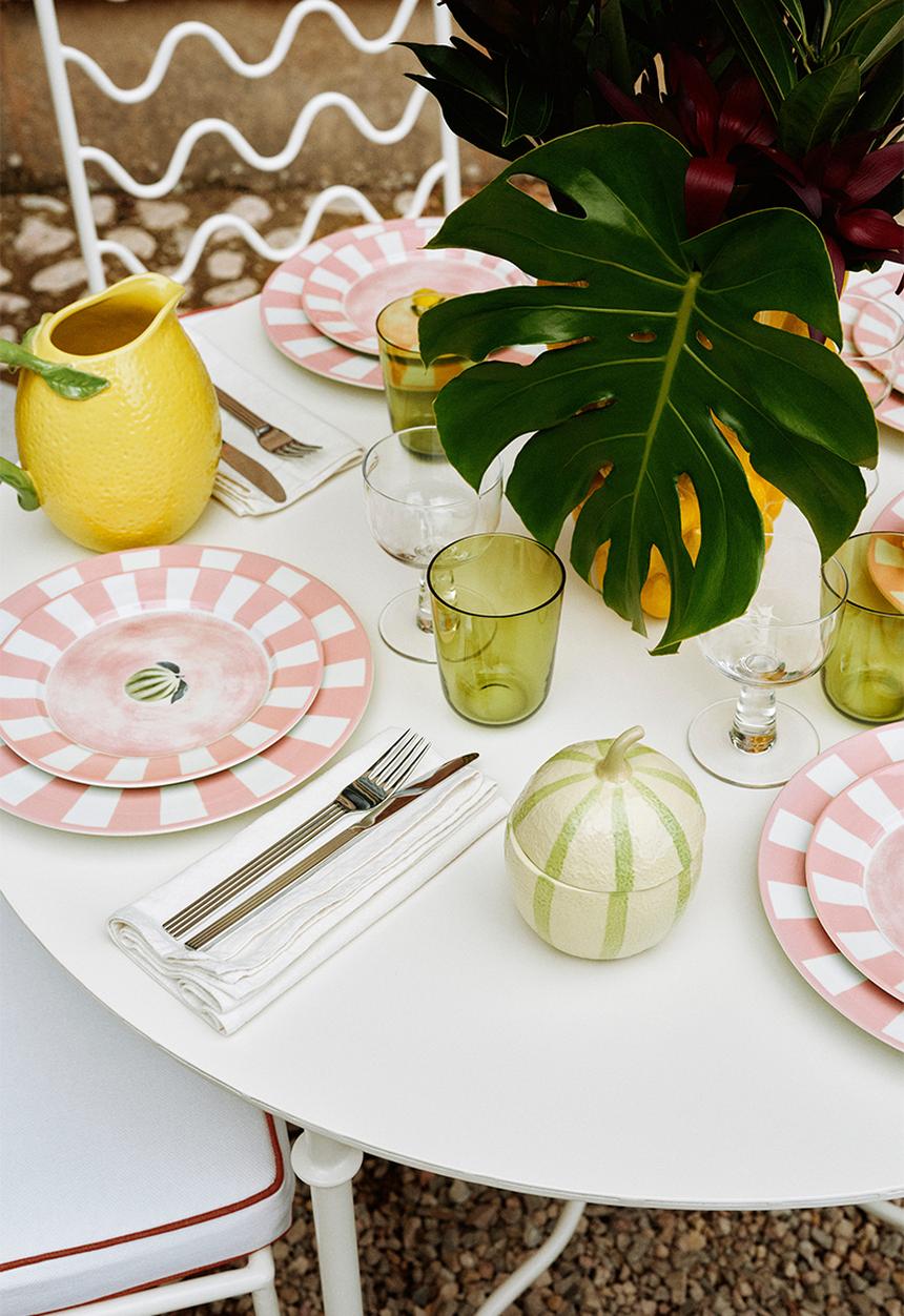H&M - Motif-detail porcelain mid plate - pink/melon