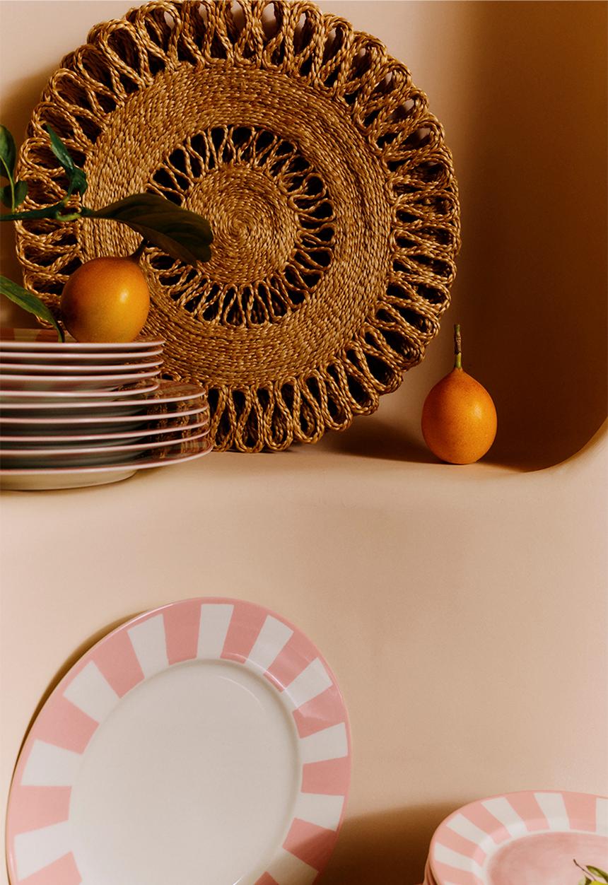 H&M - Porcelain dinner plate - pink striped 