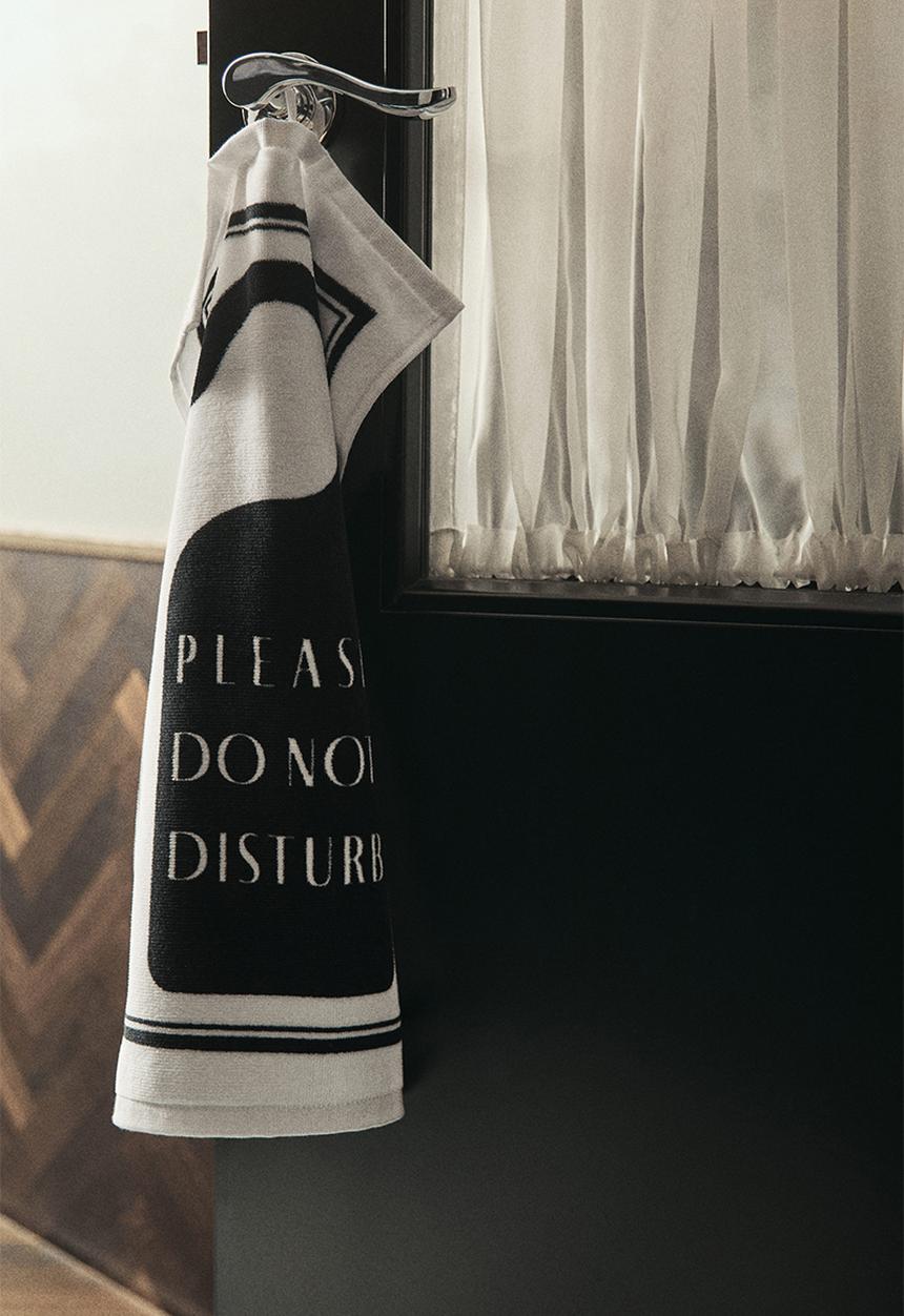 H&M - Motif-detail terry guest towel - white/do not disturb 