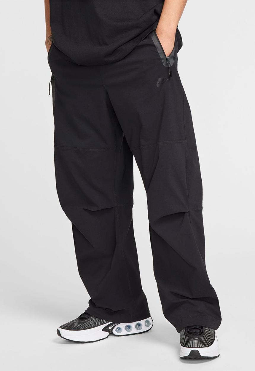 Nike - NSW Tech  Woven Oversized Trousers- Black/Black