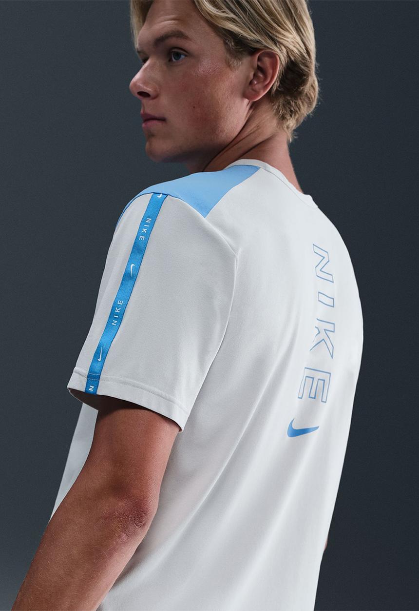 Nike - NSW City Tee - Ptndst/Unvblu