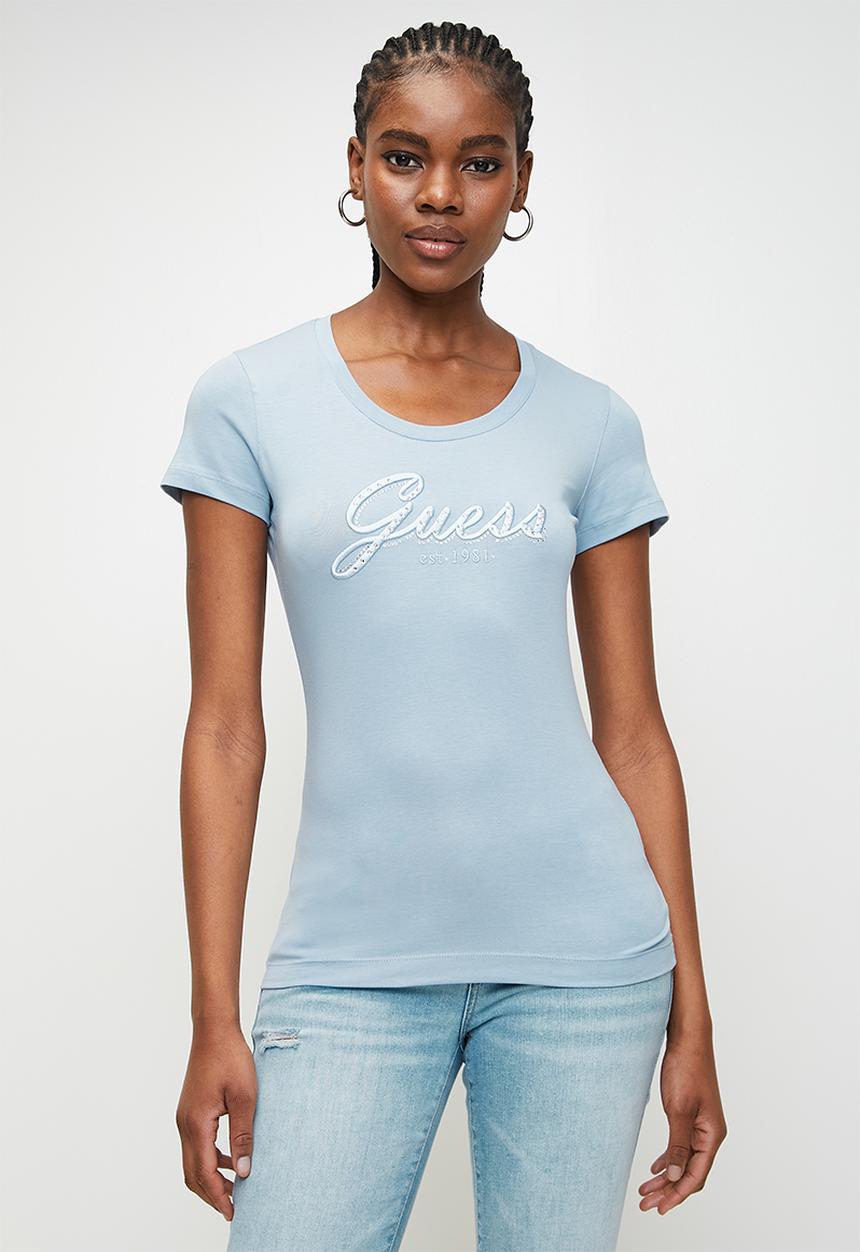 GUESS - Cn Ss Embro Script Logo Tee - Nimbus Blue