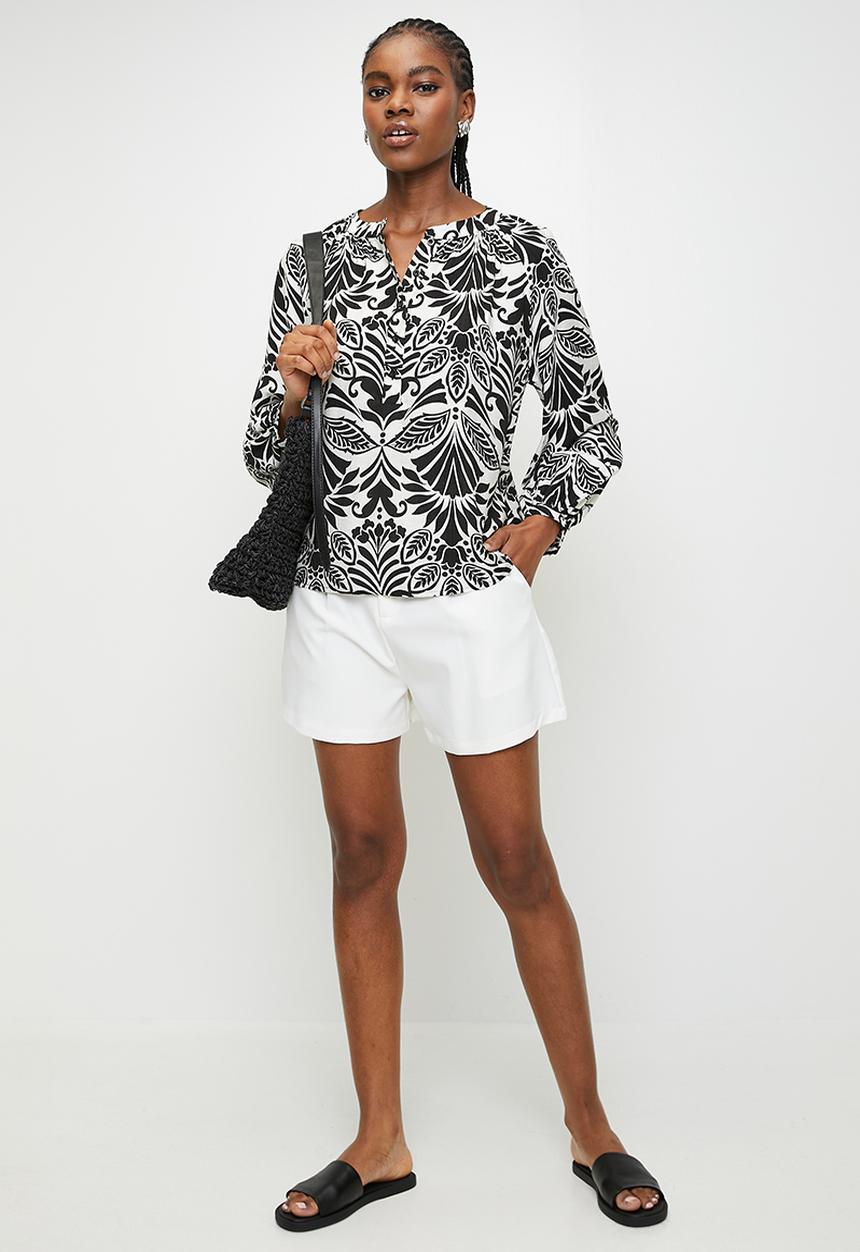 Izabel London - L/S Easy Wearing Wider Neck Blouse With Elastic On Sleeve Hem - Multi Black