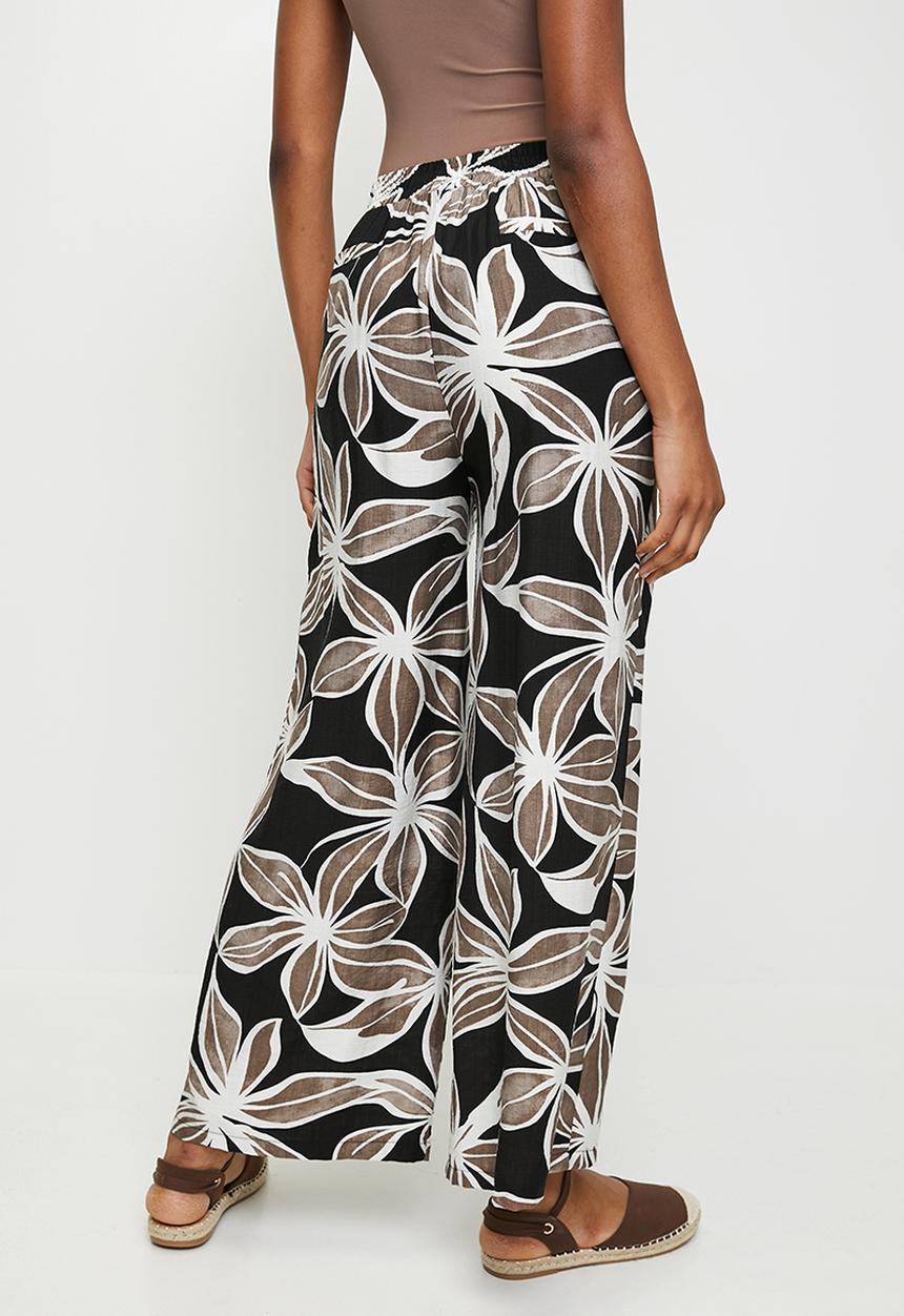 Izabel London - Wide Leg Pallazzo Pant With Large Floral Print - Multi Black