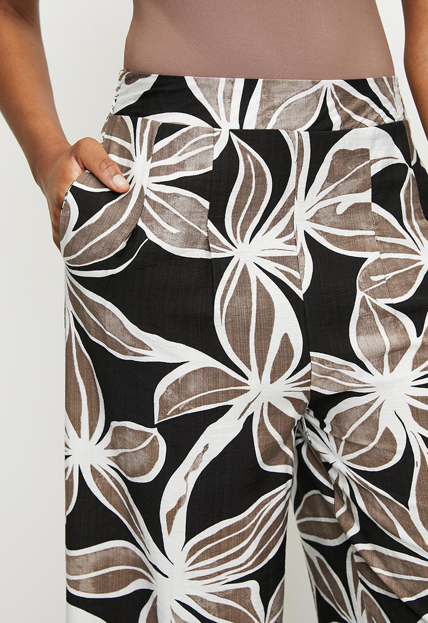 Izabel London - Wide Leg Pallazzo Pant With Large Floral Print - Multi Black