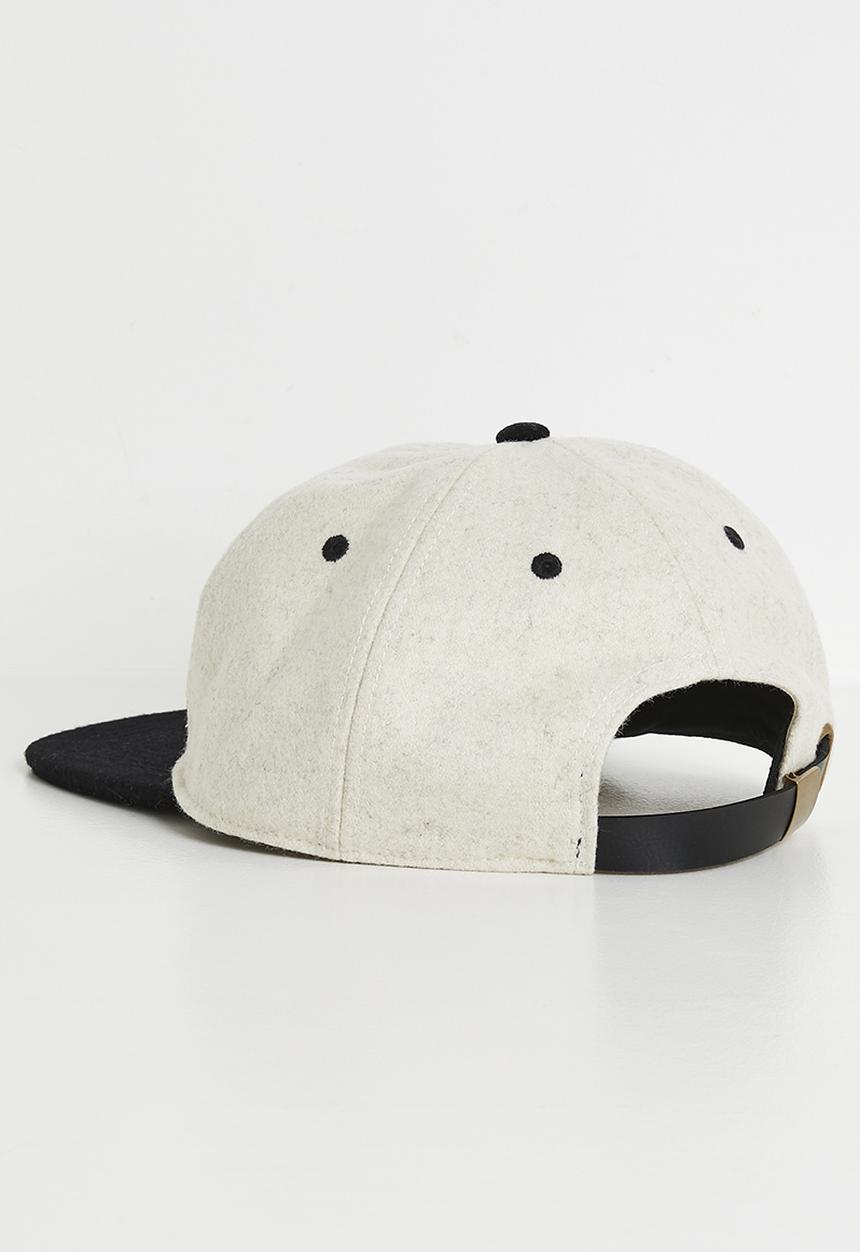 Cotton On - 6 Panel Ball Cap - Bone/Black