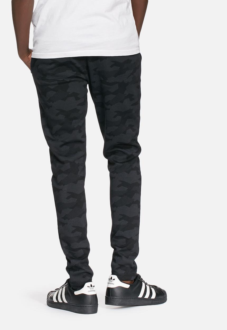 Jack & Jones - Camo tight joggers