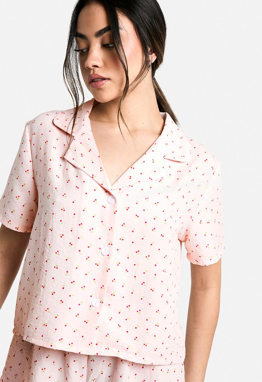 boohoo - Cherry print shirt & short pyjama set - pink