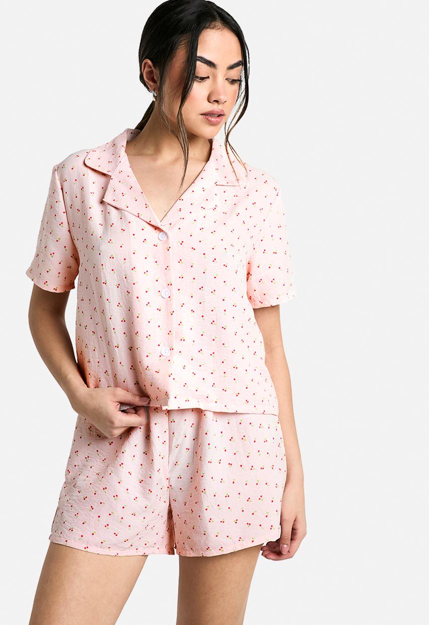 boohoo - Cherry print shirt & short pyjama set - pink