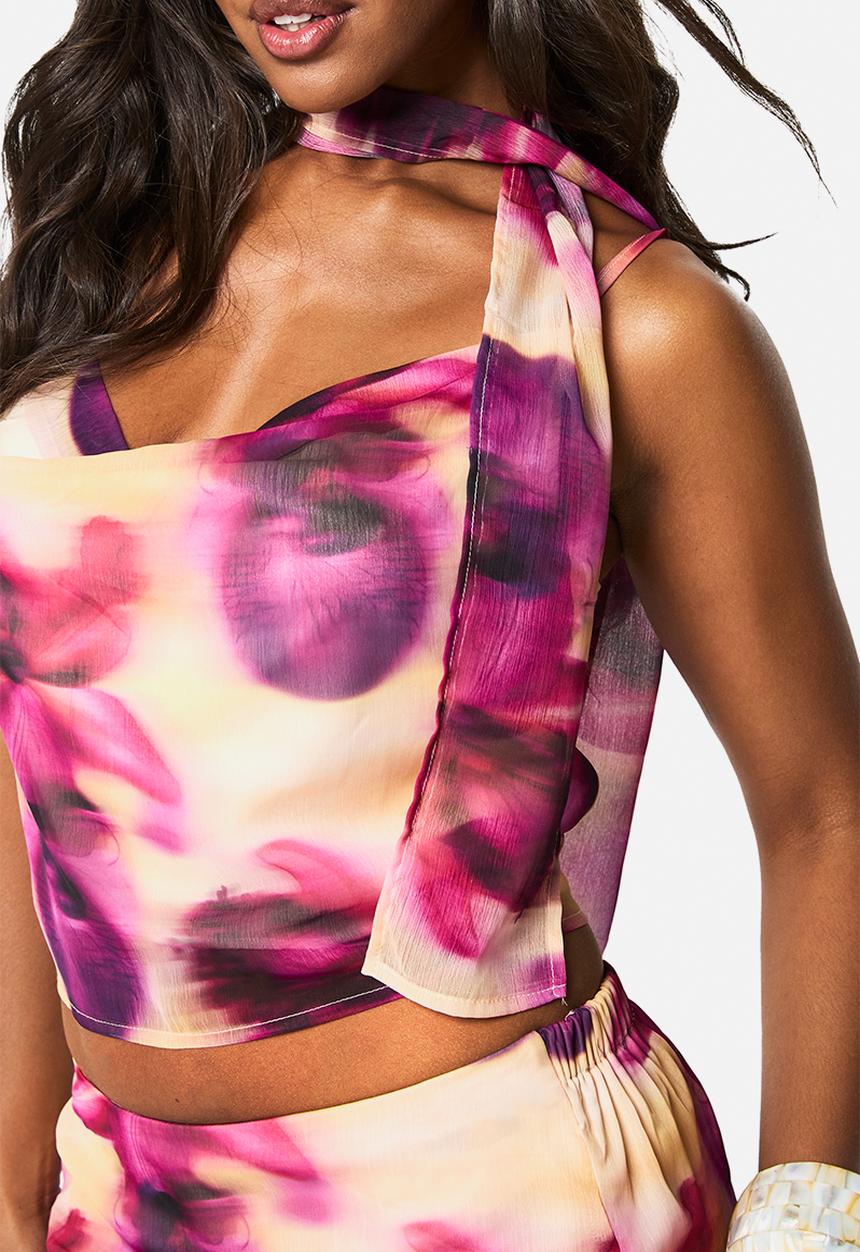 boohoo - Blurred floral print cowl neck woven cami top -  purple