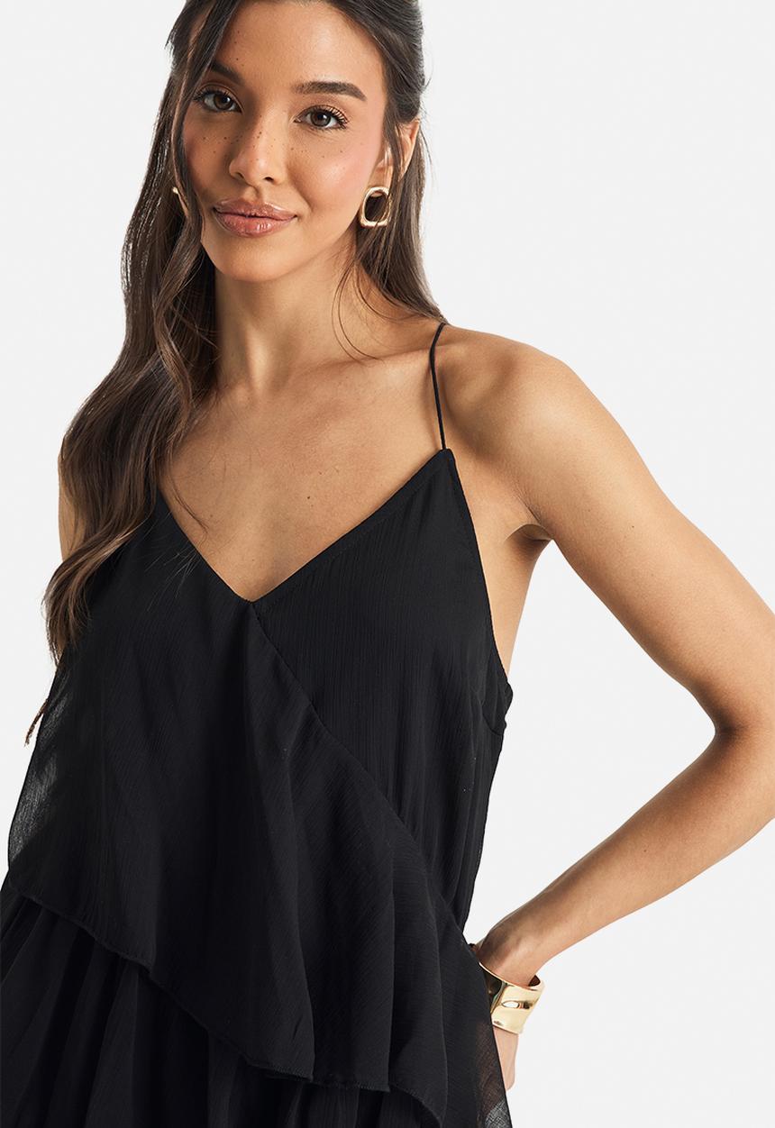 boohoo - Chiffon ruffle cross back maxi dress - black