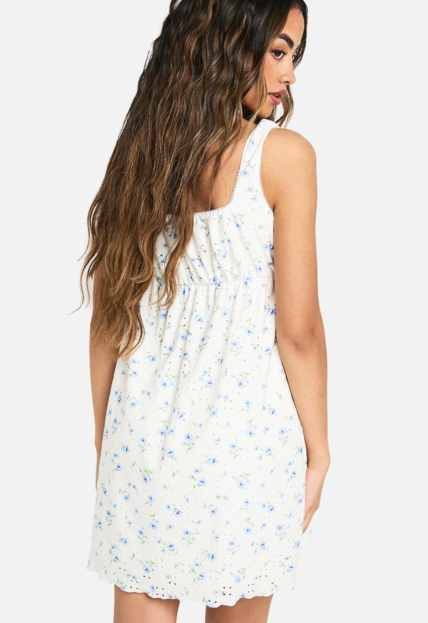 boohoo - Ditsy floral broderie square neck smock dress - white