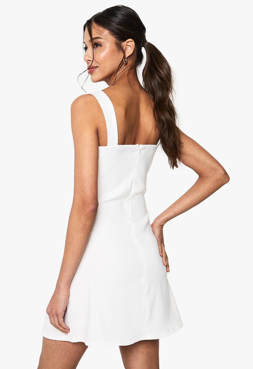 boohoo - Bengaline milkmaid mini dress - white