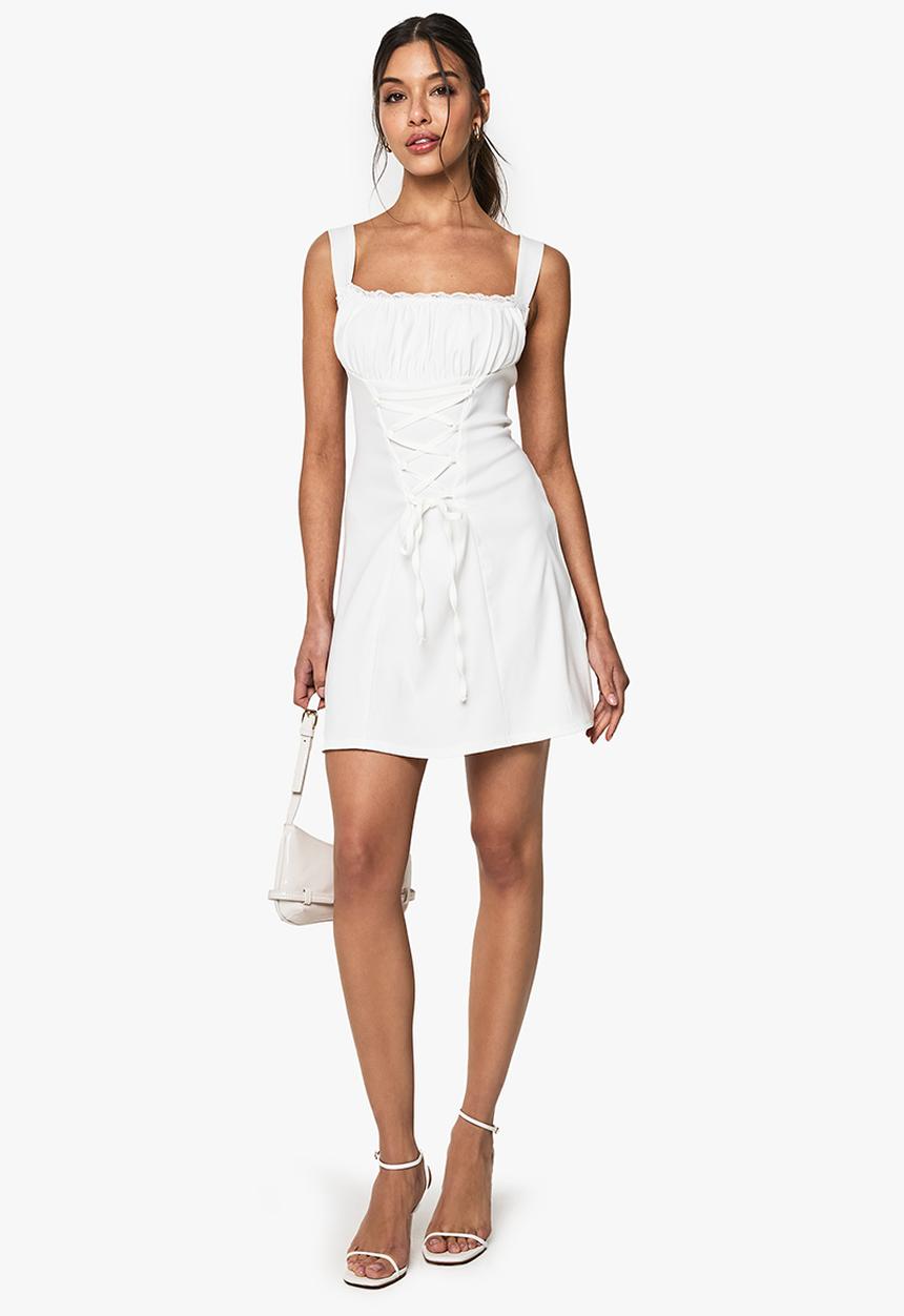 boohoo - Bengaline milkmaid mini dress - white