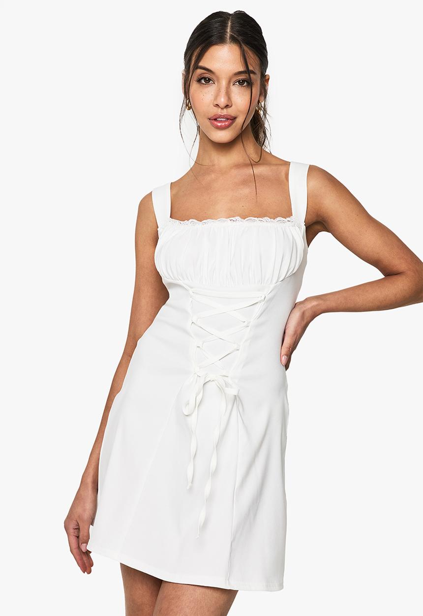 boohoo - Bengaline milkmaid mini dress - white