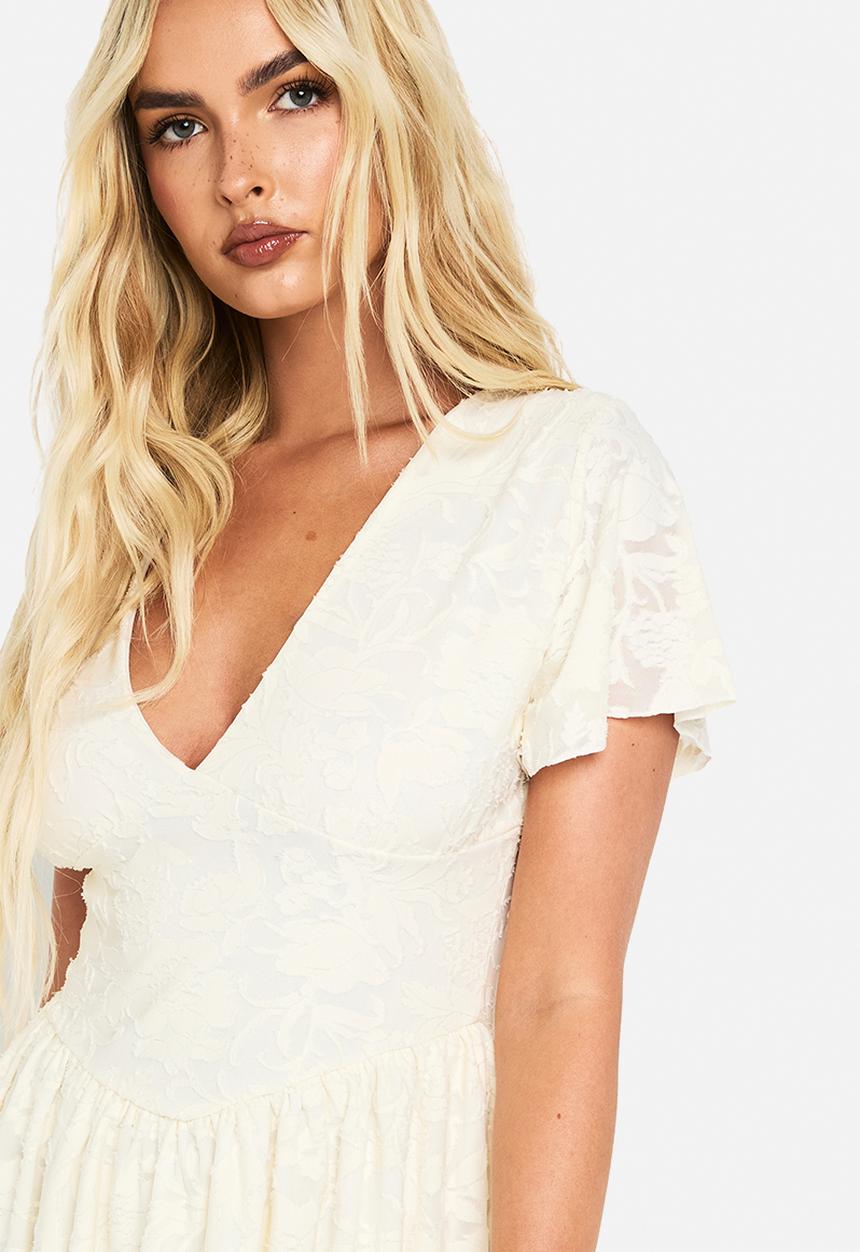 boohoo - Burnout floral puff sleeve skater dress - cream