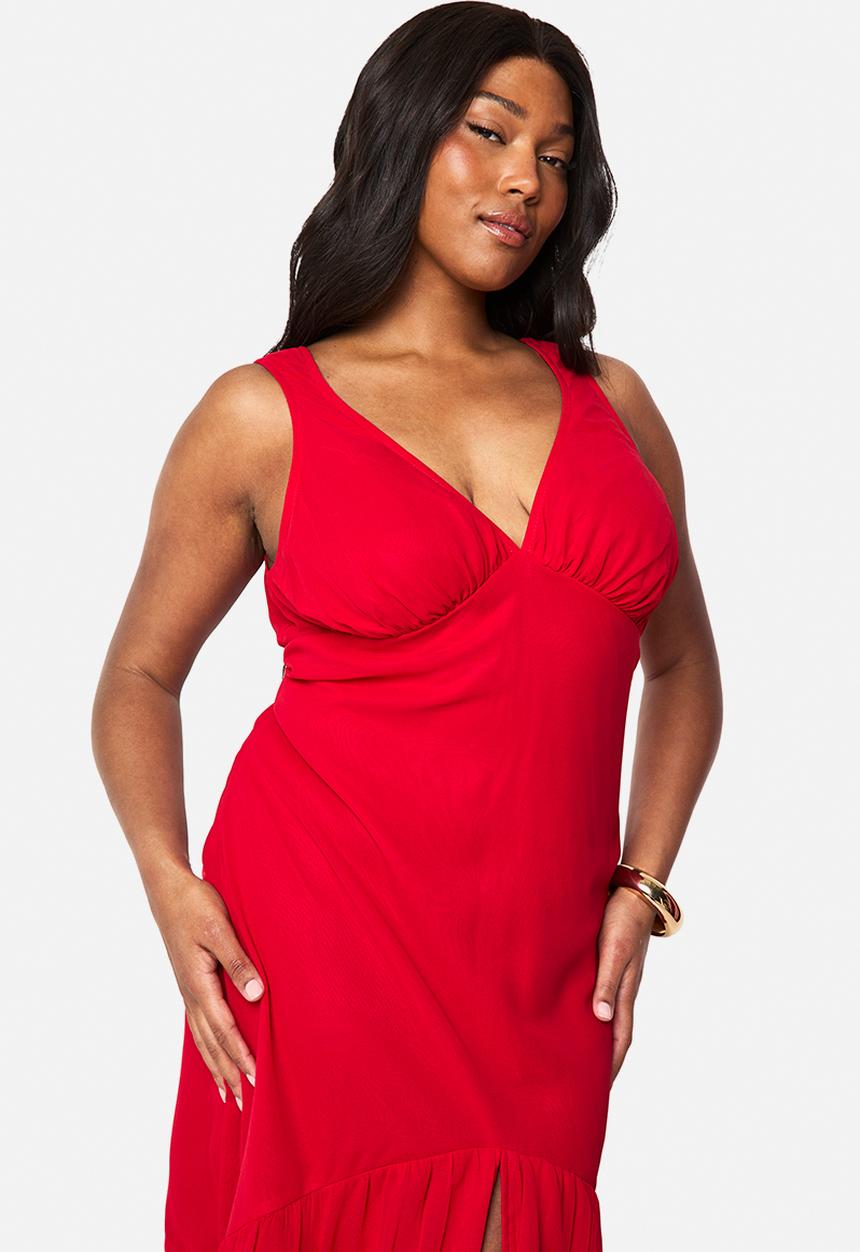 boohoo - Plus Chiffon Underbust Godet Maxi Dress - Red