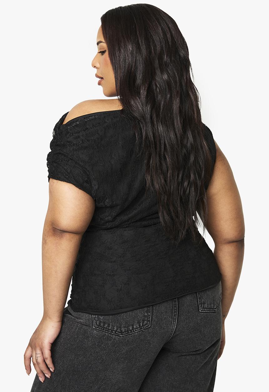 boohoo - Plus asymmetric neckline lace top - black