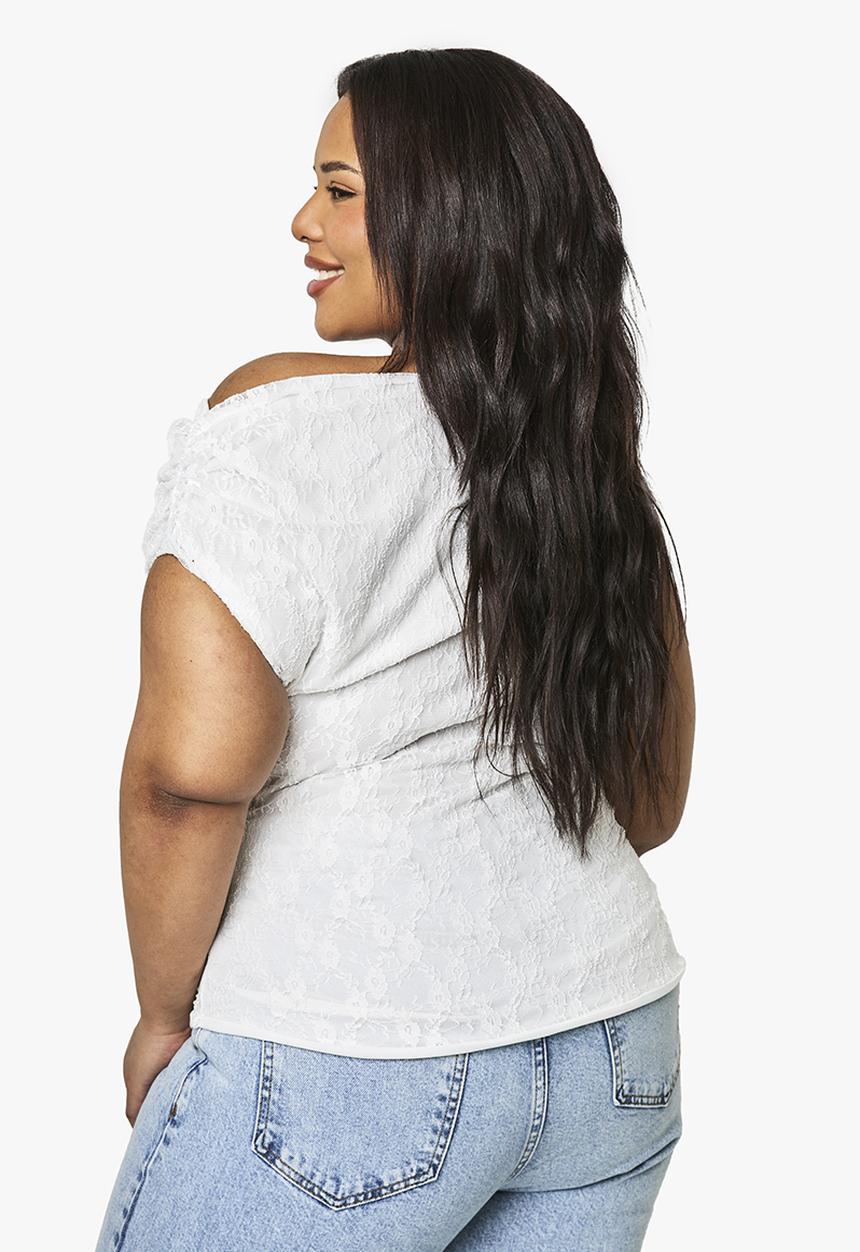 boohoo - Plus asymmetric neckline lace top - white