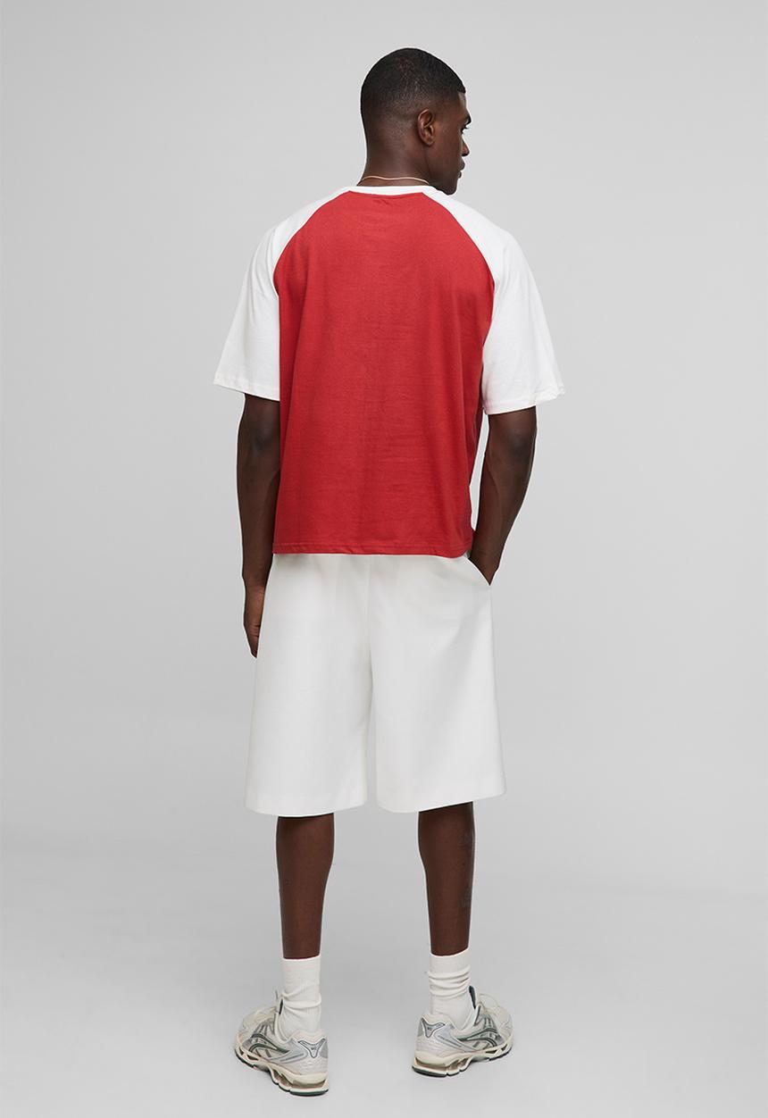 boohooMAN - Oversized Boxy Official Contrast Raglan T-shirt - Red
