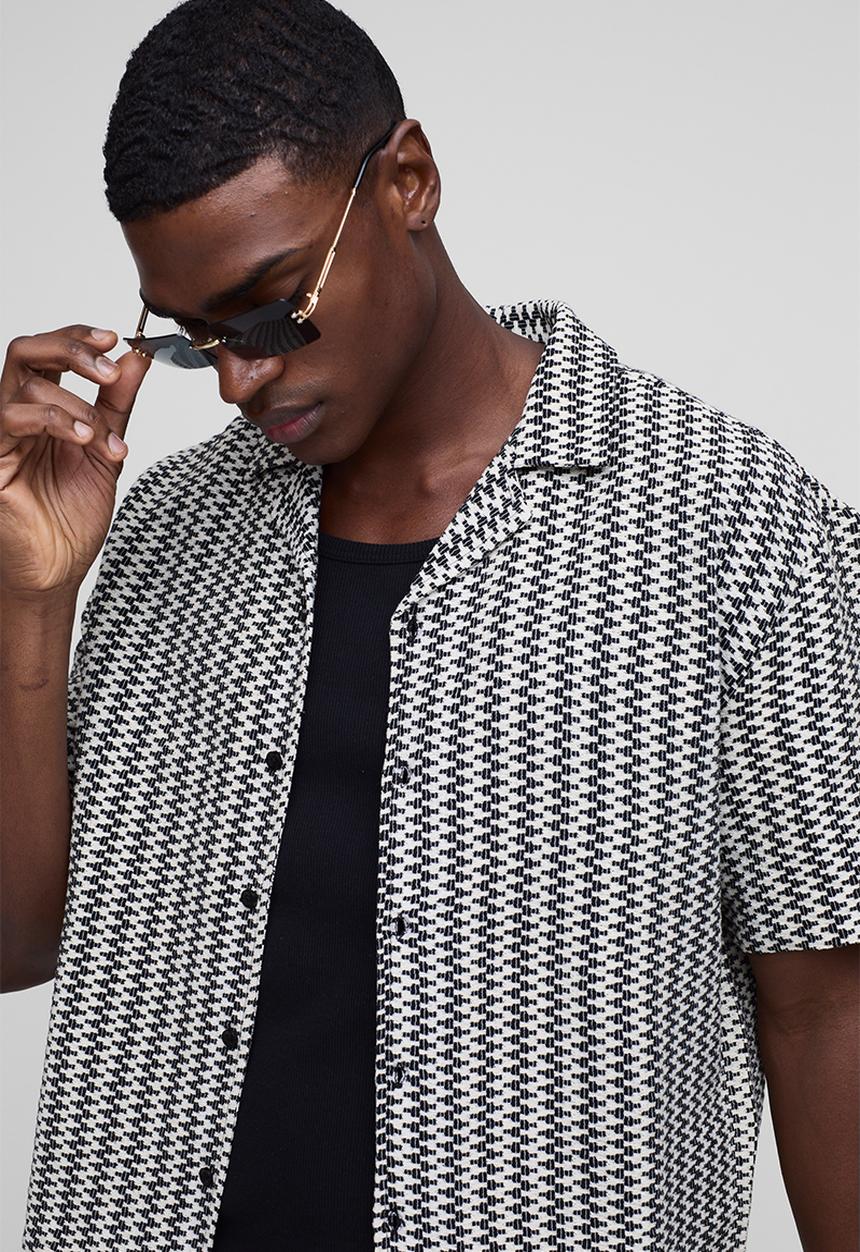 boohooMAN - Oversized Boxy Zig Zag Stripe Open Weave Revere Shirt - black