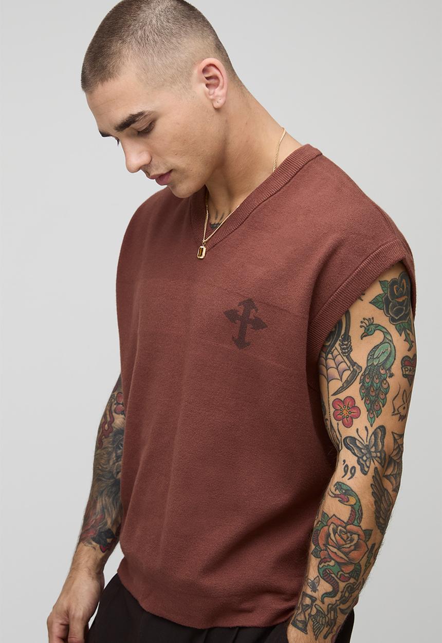 boohooMAN - Oversized Boxy Cross Jacquard Knitted Vest - Burgundy