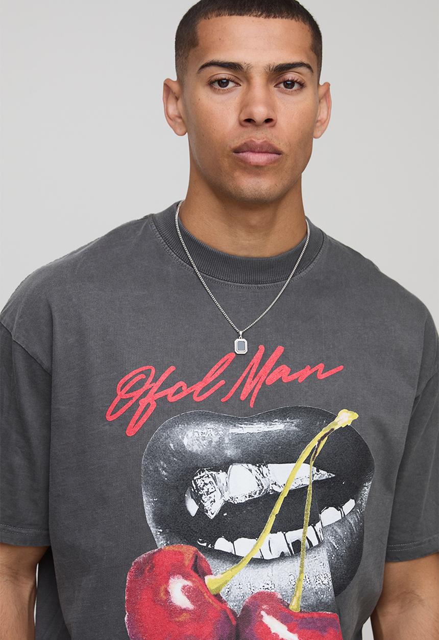 boohooMAN - Charcoal Oversized Extended Neck Washed Cherry Lips Graphic - charcoal