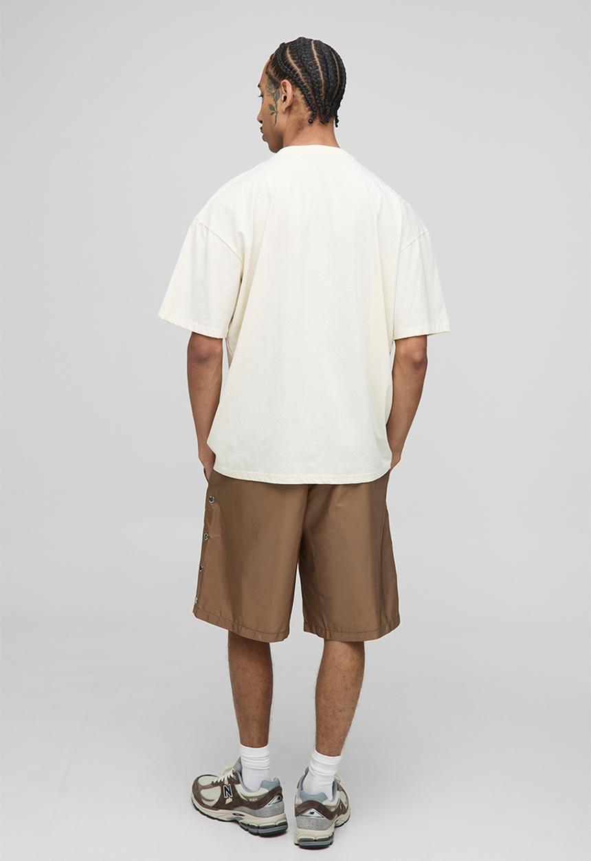 boohooMAN - Elasticated Waist Relaxed Fit Nylon Popper Detail Shorts - Taupe