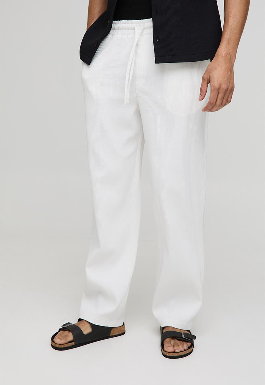 boohooMAN - Relaxed Fit Elasticated Waist Pleated Trousers - White