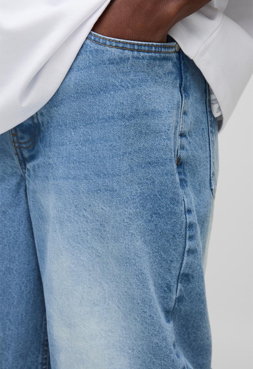 boohooMAN - Relaxed Rigid Jeans in Light Blue - Light Blue