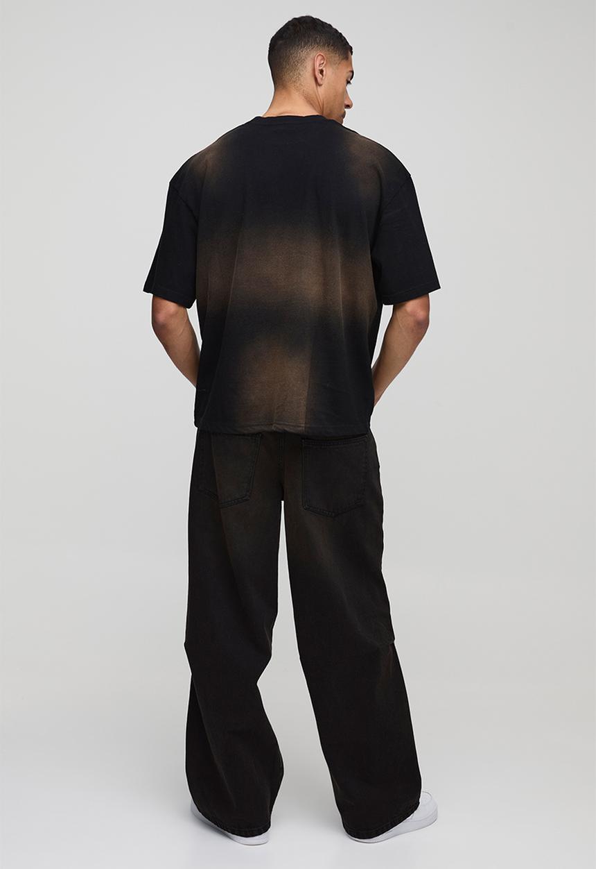 boohooMAN - Oversized Spray Wash Crew Neck T-Shirt - Black