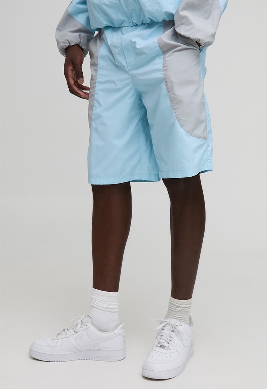 boohooMAN - Elasticated Waist Relaxed Fit Colour Block Nylon Short - Blue