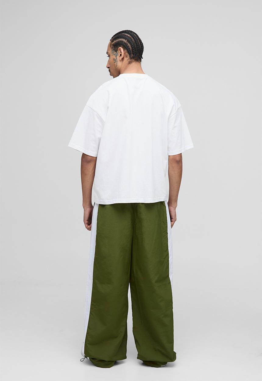 boohooMAN - OFCL Side Panel Parachute Pants - Green