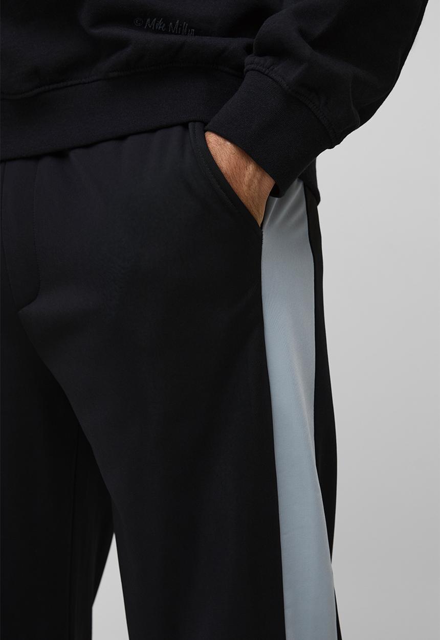boohooMAN - Elasticated Waist Relaxed Fit Side Panel Track Pants - black